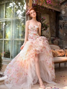 robe de mariage imprimée haut-bas de couleur rose