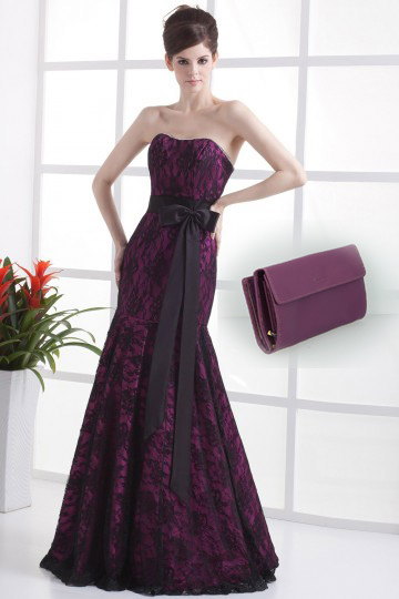 Robe de soirée pour mariage violette assortie avec pochette simple