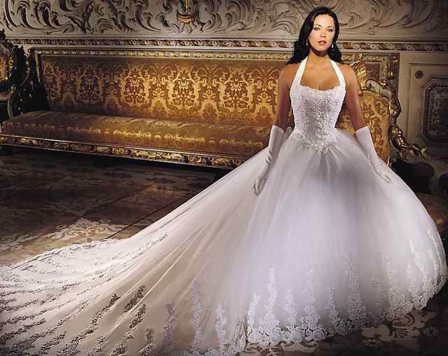 Une robe de mariée imposante