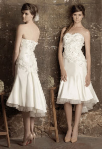 Robe de mariée courte chic à bustier coeur avec détails fleuris