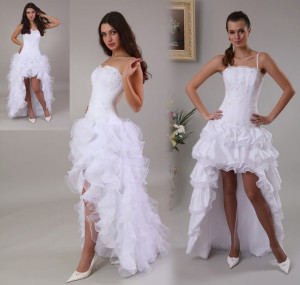 Robe de mariée longue derrière jupe volants