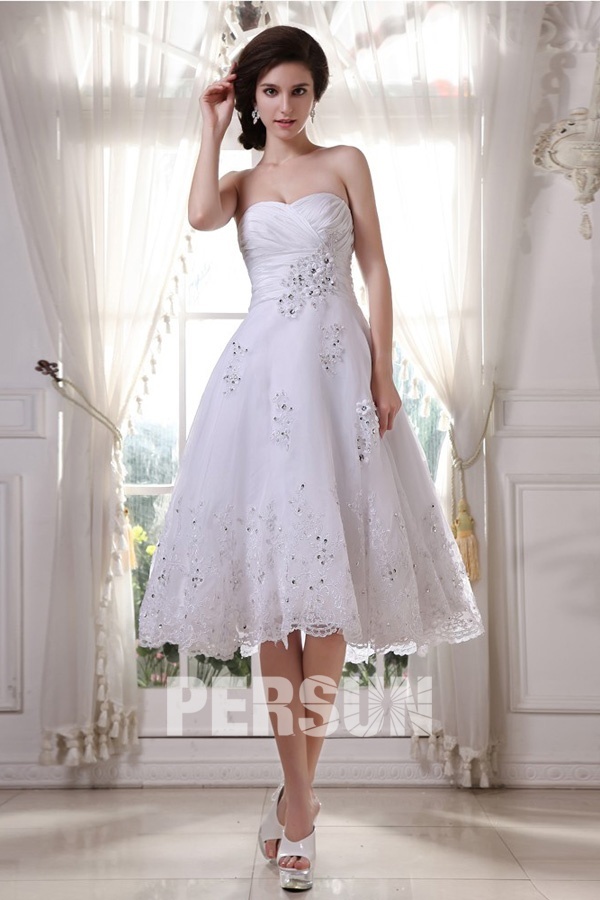 robe-mariee-courte-decollete-en-coeur-en-tulle