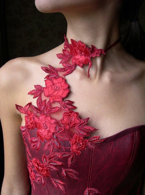 detail-robe-de-mariee-rouge