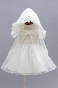 robe de communion avec chapeau