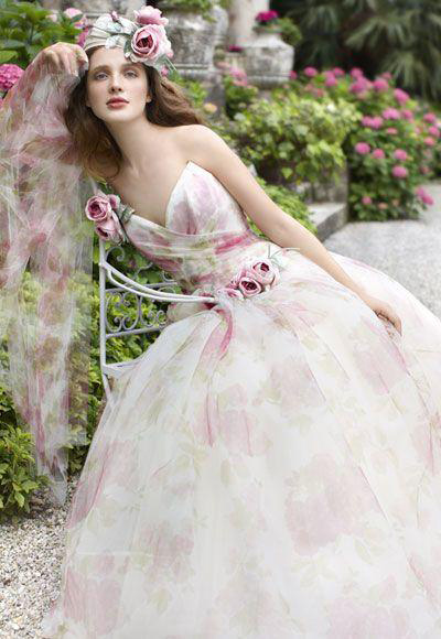 Pourquoi miser sur une robe de mariée ornée de fleurs ?