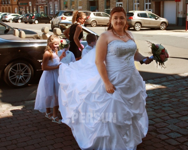 robe de mariée grande taille bustier coeur orné de bijoux