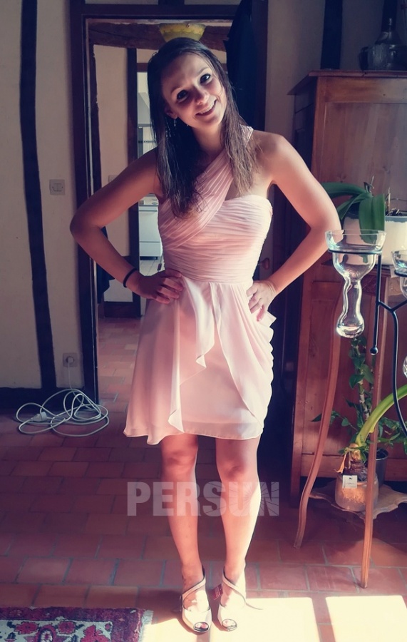 robe rose courte asymétrique pour soirée de mariage