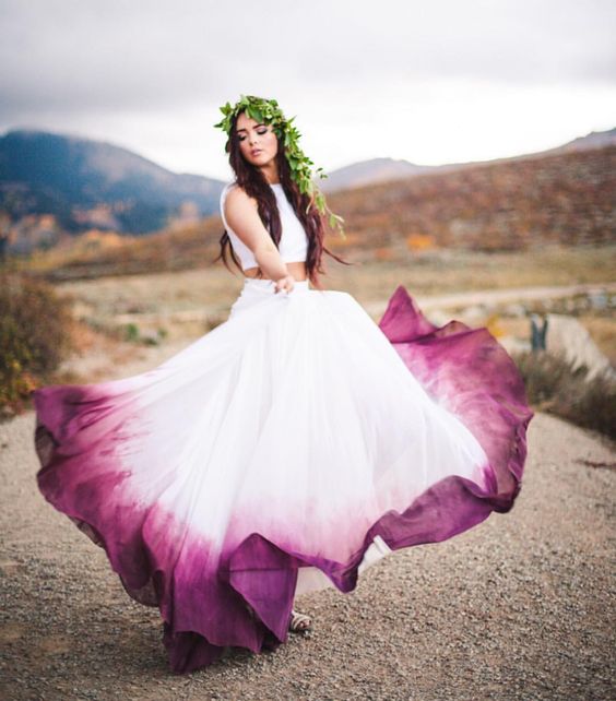 robe de mariée blanche et violette dégradée