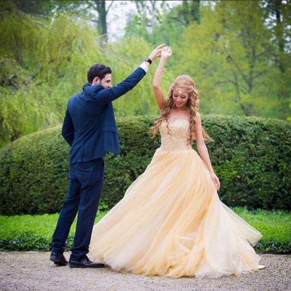 robe de mariée jaune princesse bustier