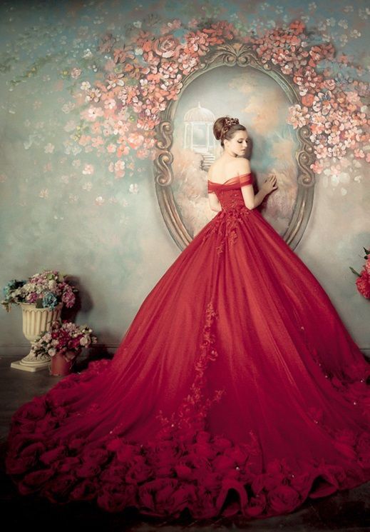 robe de mariée rouge princesse épaule dénudée