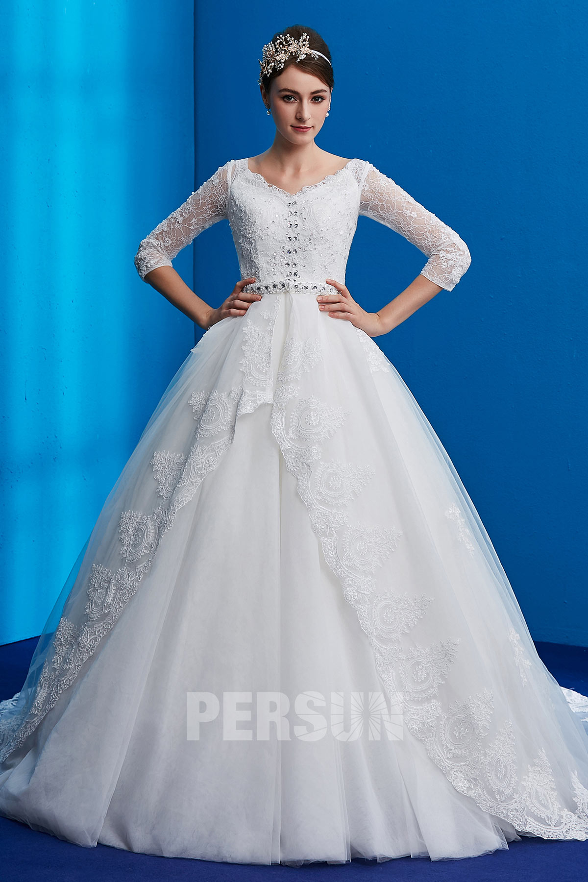 robe de mariée princesse en dentelle avec manche pour mariage hiver