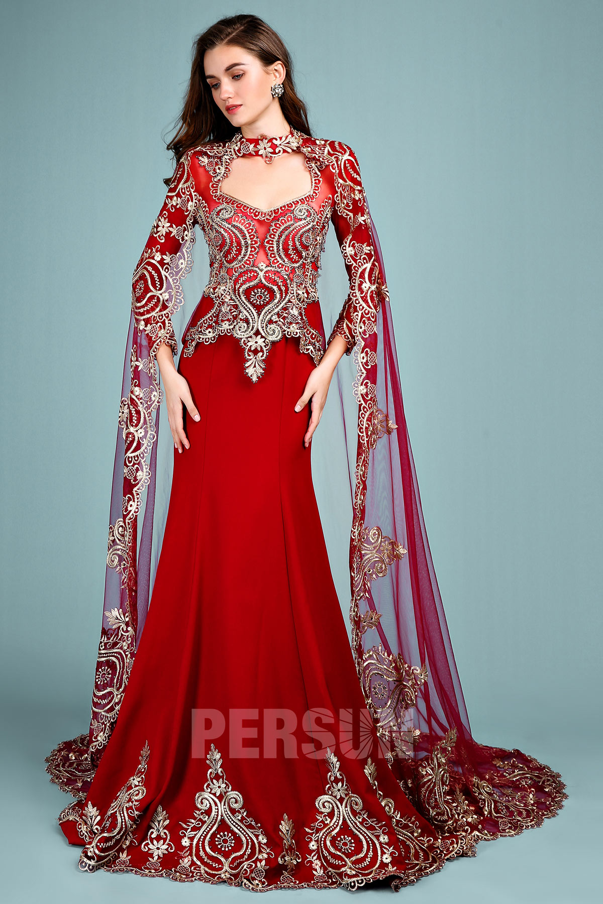 robe de mariée rouge style indien avec appliques dorées