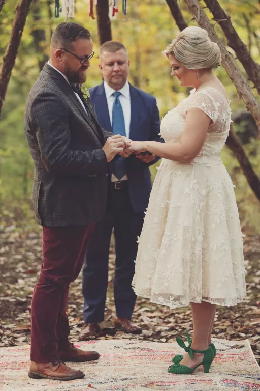 robe de mariée courte en dentelle 3D