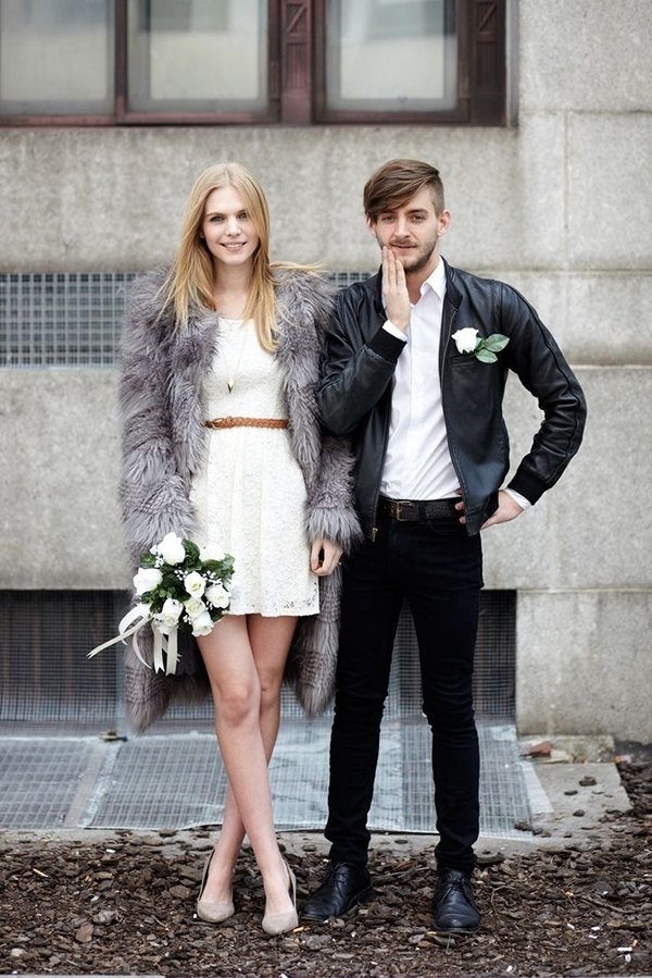 robe de mariée courte avec mateau fourrure