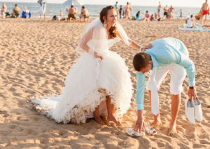 robe de mariée courte devant longue derrière de plage