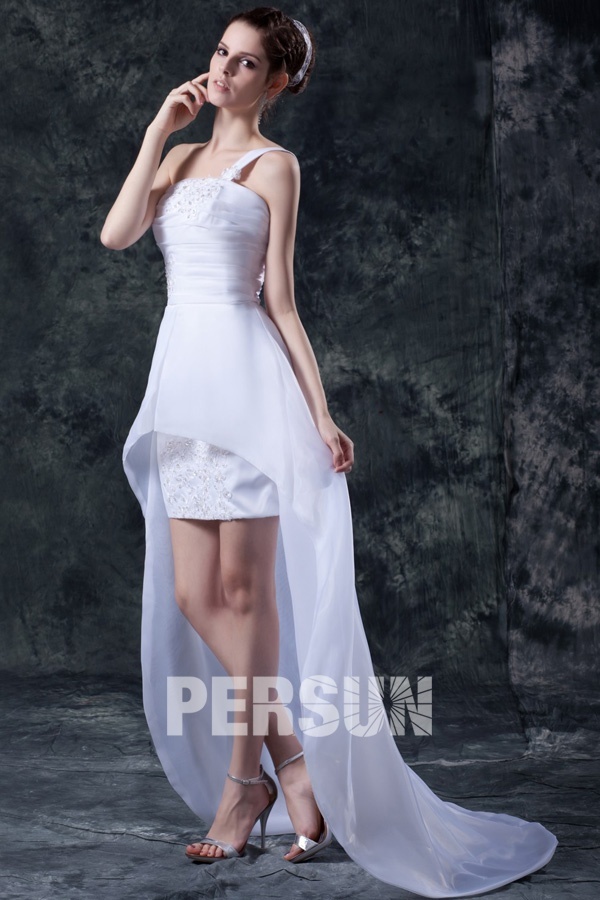 robe de mariée asymétrique courte devant longue derrière