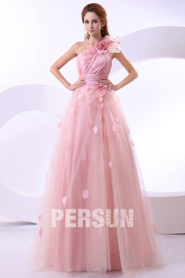robe de mariée rose asymétrique orné de pétale
