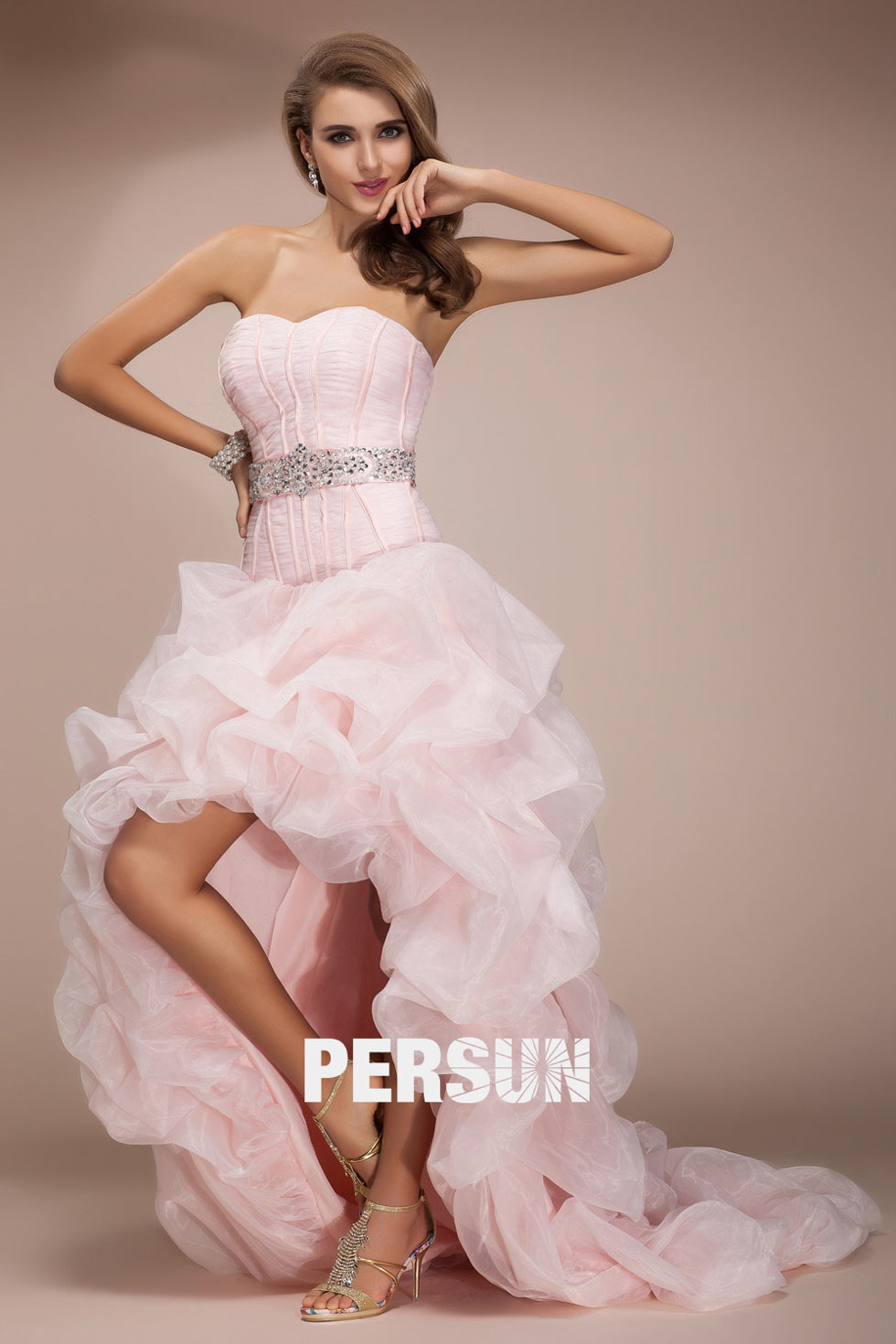 robe de mariée rose style bascule jupe à volants