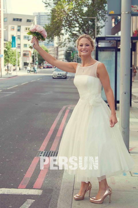 robe de mariée simple mi-longue illusion transparente taille ornée de fleurs fait-main