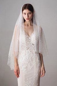 voile de mariée orné de paillettes