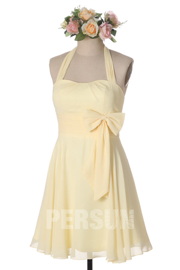 robe de cocktail courte simple jaune pastel col halter taille ornée de noeud papillon