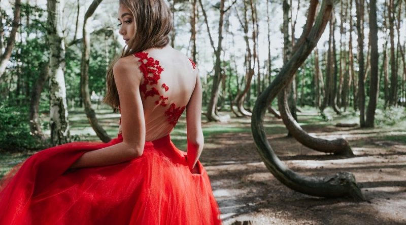 robe de mariée rouge dentelle