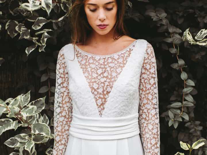 robe de mariée bohème à manche longue col v illusion en dentelle transparente