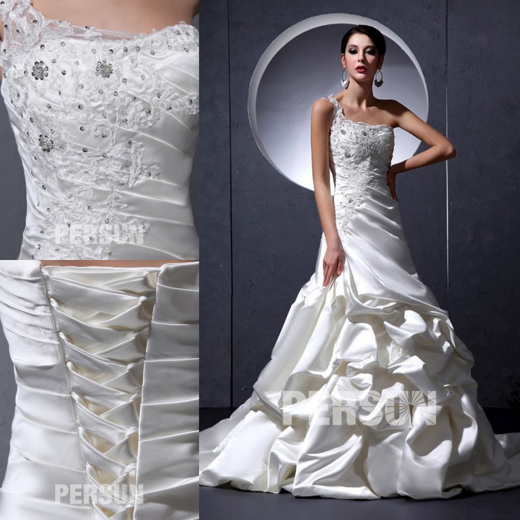 robe de mariée trompette asymétrique appliquée de dentelle et jupe brouillonné