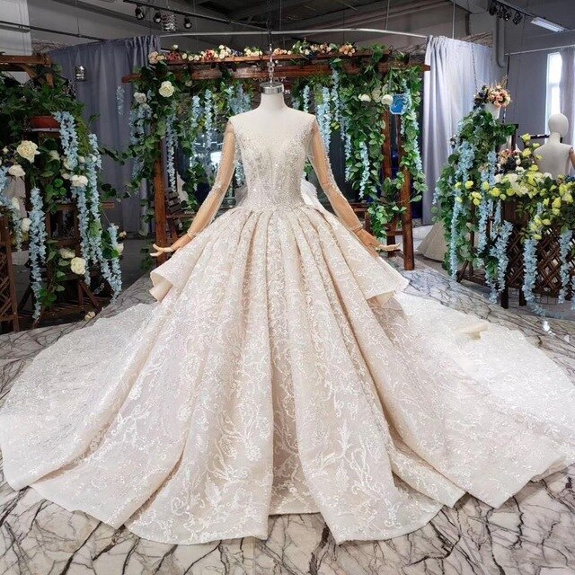 robe de mariée princesse luxe en dentelle brodé à manche longue