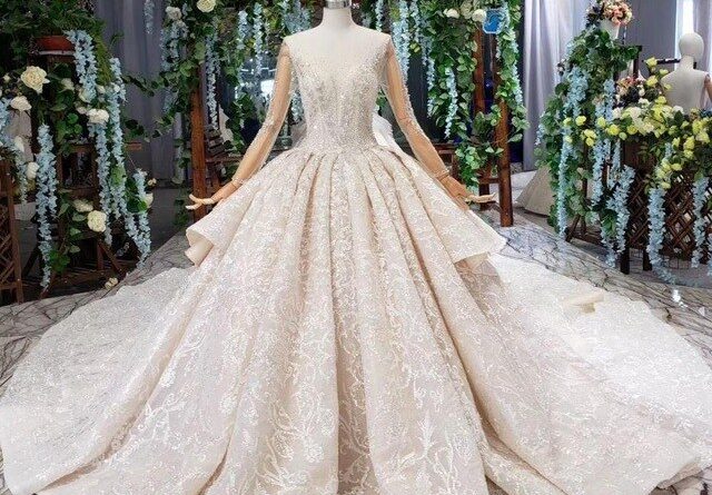 robe de mariée princesse luxe en dentelle brodé à manche longue