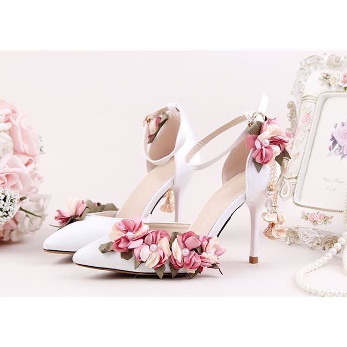 chaussure de mariage romantique à talon haut embelli de fleurs