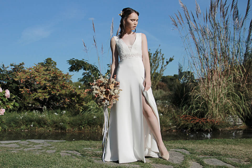 robe de mariée fendue appliquée de dentelle