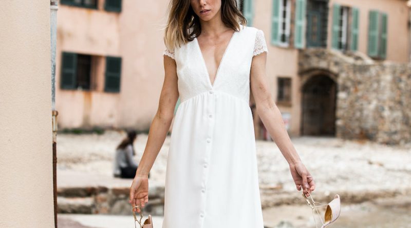 robe de mariée courte simple décolleté v à mancherons