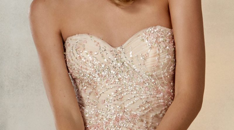 robe de mariée bustier coeur embelli de sequins