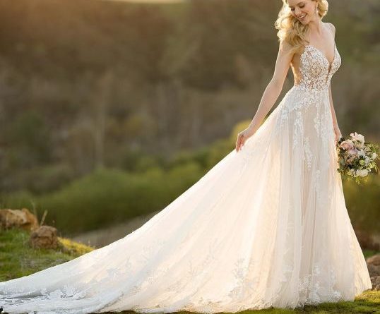 robe de mariée decollete v en dentelle appliquée