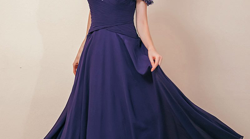 robe de soirée violette bustier drapé avec cape perlée