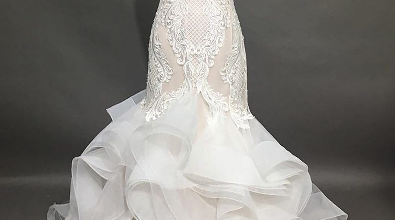 Robe de mariée sirène en dentelle à jupe volants