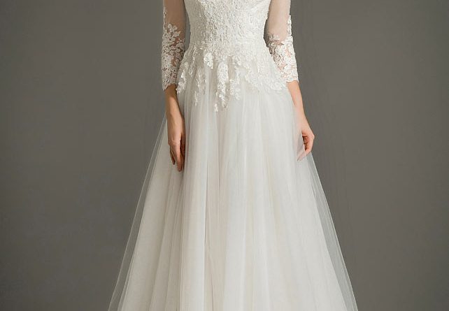 Robe de mariée ligne A décolleté en V festonné haut en dentelle