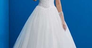 Robe de mariée princesse épaule dénudé embelli de sequins