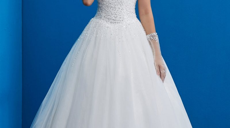 Robe de mariée princesse épaule dénudé embelli de sequins